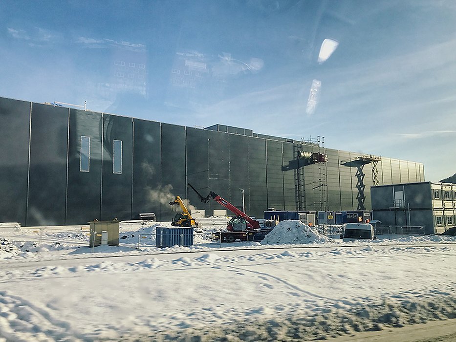 Foto på bygget av en ny kycklinguppfödning inom Thamsklyngen industriell symbios i Orkanger, Norge