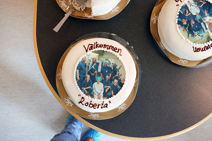 Invigningen firades med tårtor som avbildar självaste Roberta och hennes nya medarbetare på centraloperation.