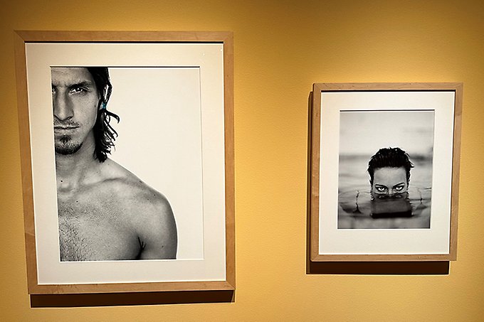 Två svartvita porträttfoton på två kända svanska idrottspersoner